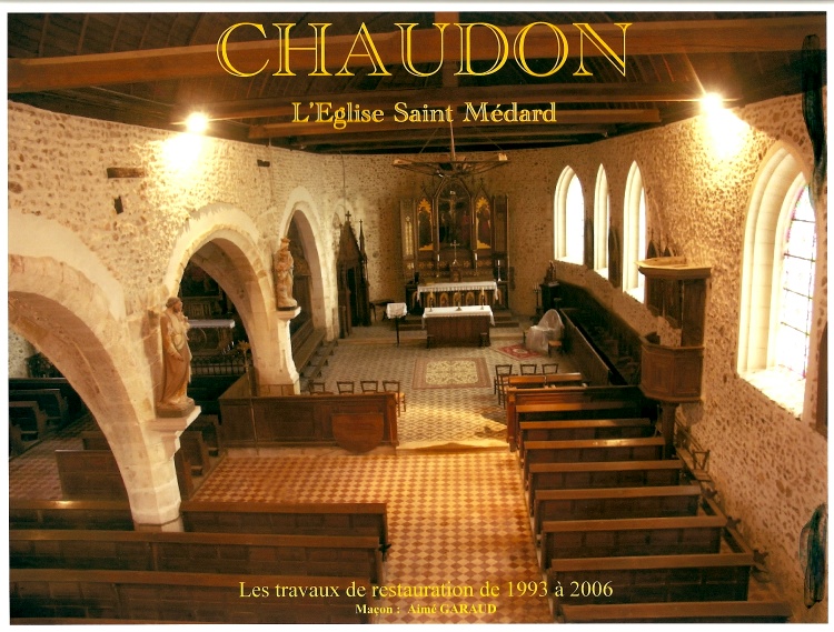Vue plongeante de la nef — Église Saint-Médard de Chaudon